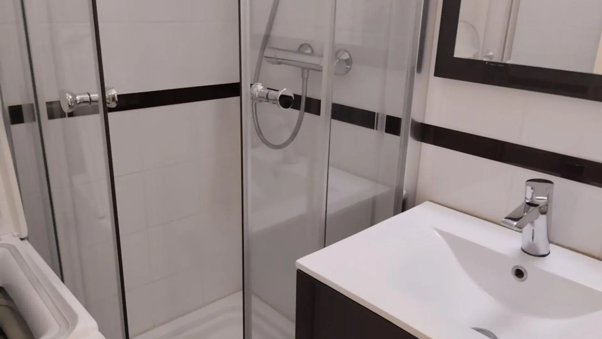 Апартаменты Pleasant Studio Near The Sea Кавалер-сюр-Мер